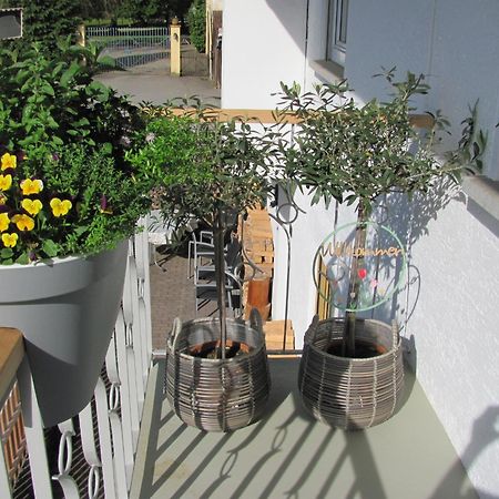 Gemütliches Balkonzimmer: Ruhige Sonnenlage mit WLAN und Flughafennähe Trunkelsberg Exterior photo